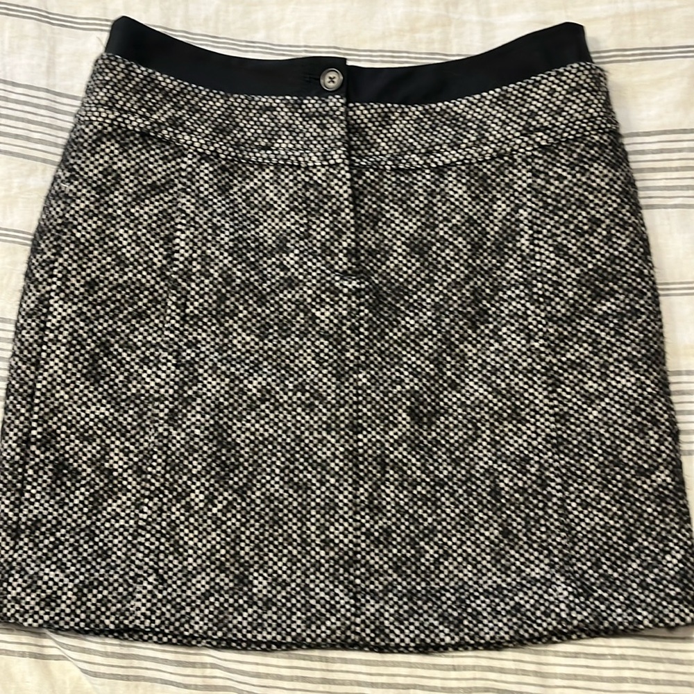 Ann Taylor Loft black tweed mini skirt size 4 Petite
